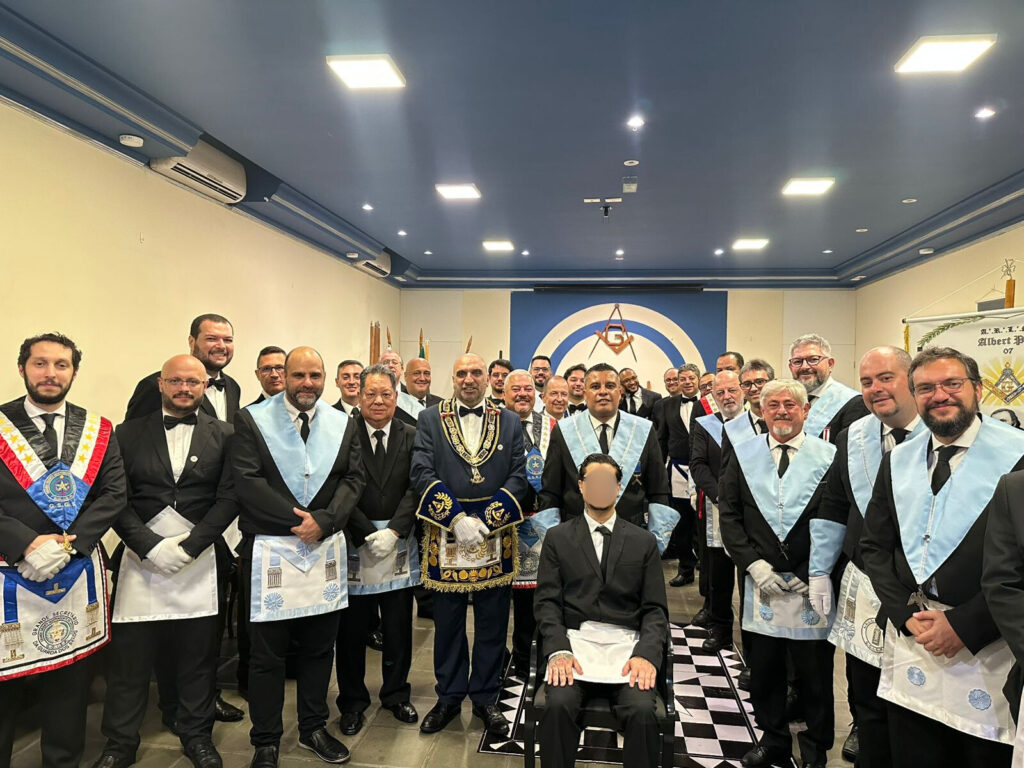 A.R.L.S. Albert Pike nº 07 promove Sessão Magna de Iniciação em noite de elevada solenidade